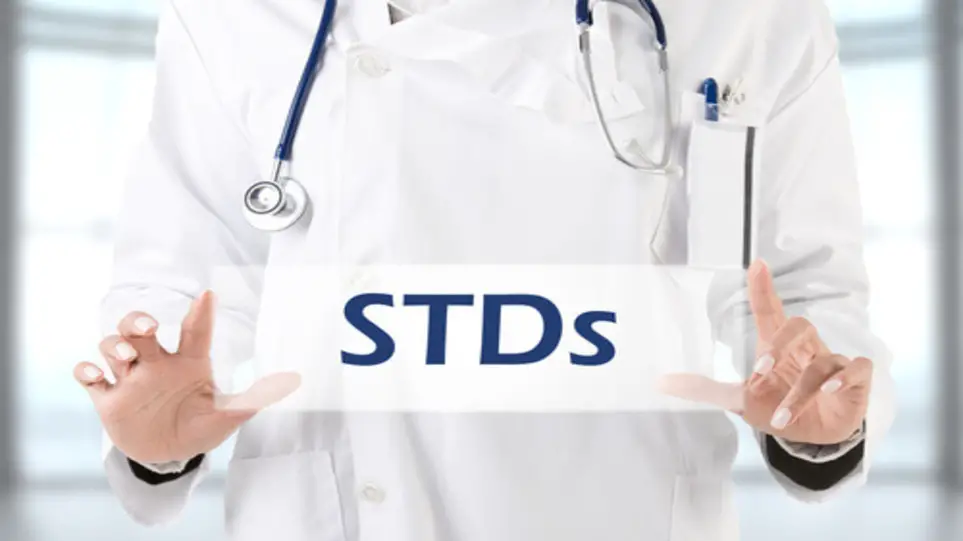 چه زمانی باید برای تشخیص STD به پزشک مراجعه کنم
